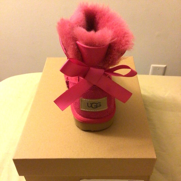 Uggs Up - Picture 1 of 1